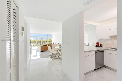 Купить кондоминиум в Авентура, Флорида 2 спальни, 121.52м2, № 2002373 - фото 9