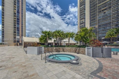 Купить кондоминиум в Авентура, Флорида 2 спальни, 121.98м2, № 2008352 - фото 25