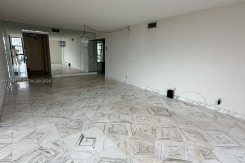 Copropriété à vendre à Aventura, Floride: 2 chambres, 121.98 m2 № 2008352 - photo 3