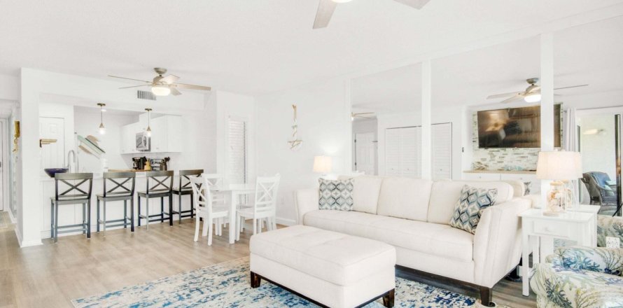 Condominio en Panama City Beach, Florida, 1 dormitorio № 560332