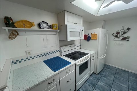 Condo in Venice, Florida, 2 bedrooms  № 1684940 - photo 9