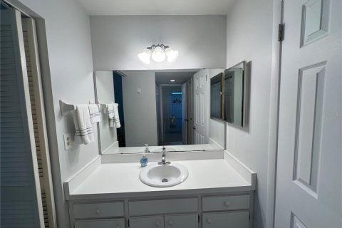 Condo in Venice, Florida, 2 bedrooms  № 1684940 - photo 12