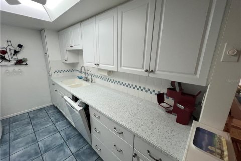 Condo in Venice, Florida, 2 bedrooms  № 1684940 - photo 10