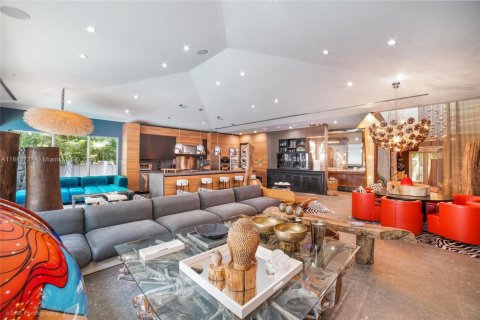 House in Miami Beach, Florida 4 bedrooms, 319.77 sq.m. № 1929723 - photo 8