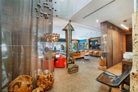 House in Miami Beach, Florida 4 bedrooms, 319.77 sq.m. № 1929723 - photo 6