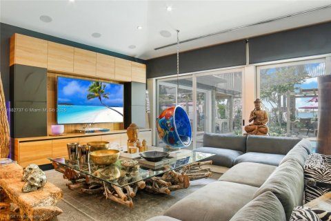 House in Miami Beach, Florida 4 bedrooms, 319.77 sq.m. № 1929723 - photo 10