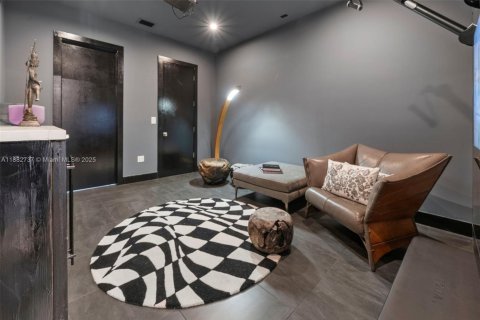 House in Miami Beach, Florida 4 bedrooms, 319.77 sq.m. № 1929723 - photo 21
