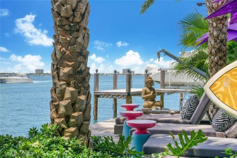 House in Miami Beach, Florida 4 bedrooms, 319.77 sq.m. № 1929723 - photo 27