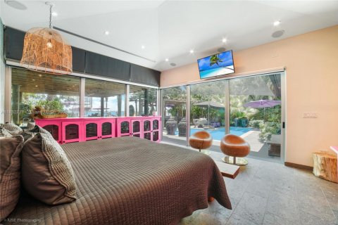House in Miami Beach, Florida 4 bedrooms, 319.77 sq.m. № 1929723 - photo 16