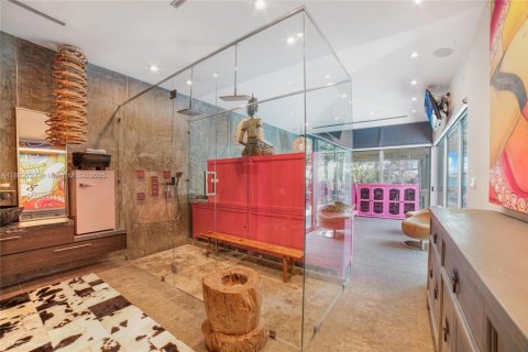 House in Miami Beach, Florida 4 bedrooms, 319.77 sq.m. № 1929723 - photo 17