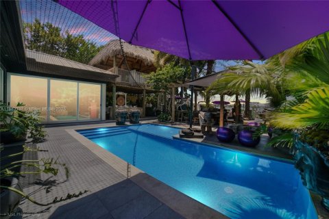 House in Miami Beach, Florida 4 bedrooms, 319.77 sq.m. № 1929723 - photo 29