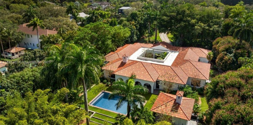 Casa en Miami, Florida 7 dormitorios, 555.28 m2 № 1896014