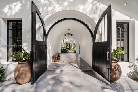 Casa en venta en Miami, Florida, 7 dormitorios, 555.28 m2 № 1896014 - foto 3