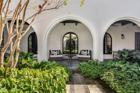 Casa en venta en Miami, Florida, 7 dormitorios, 555.28 m2 № 1896014 - foto 13
