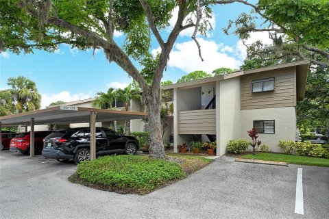 Condominio en alquiler en Sarasota, Florida, 2 dormitorios, 95.41 m2 № 1900528 - foto 1