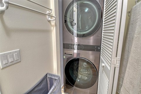 Condominio en alquiler en Sarasota, Florida, 2 dormitorios, 95.41 m2 № 1900528 - foto 13