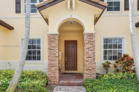 Снять в аренду таунхаус в Катлер-Бей, Флорида 2 спальни, 135.45м2, № 2058223 - фото 3