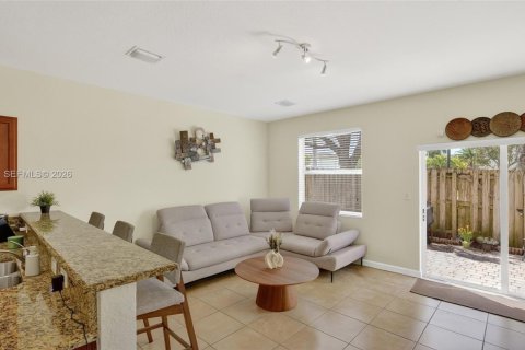 Снять в аренду таунхаус в Катлер-Бей, Флорида 2 спальни, 135.45м2, № 2058223 - фото 12