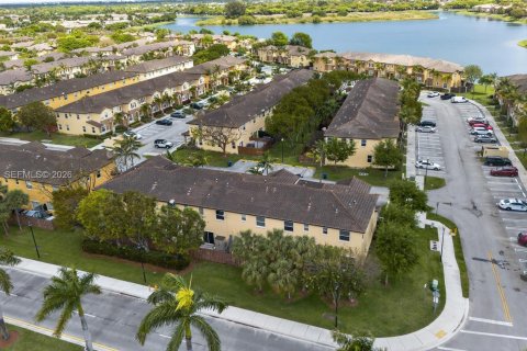 Снять в аренду таунхаус в Катлер-Бей, Флорида 2 спальни, 135.45м2, № 2058223 - фото 29