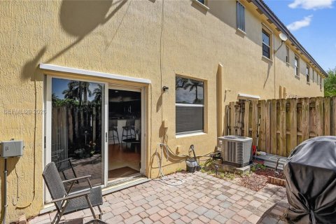 Снять в аренду таунхаус в Катлер-Бей, Флорида 2 спальни, 135.45м2, № 2058223 - фото 26