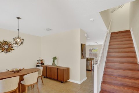 Снять в аренду таунхаус в Катлер-Бей, Флорида 2 спальни, 135.45м2, № 2058223 - фото 9