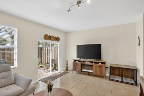 Снять в аренду таунхаус в Катлер-Бей, Флорида 2 спальни, 135.45м2, № 2058223 - фото 13