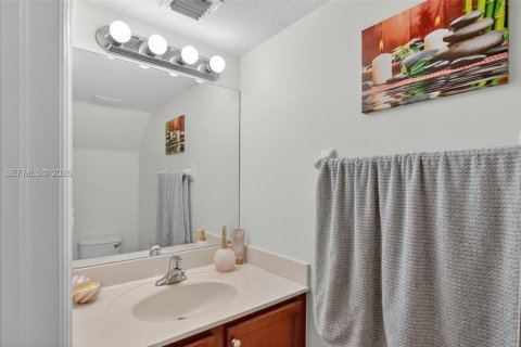 Снять в аренду таунхаус в Катлер-Бей, Флорида 2 спальни, 135.45м2, № 2058223 - фото 22