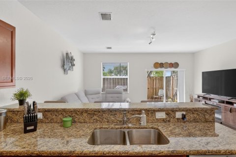 Снять в аренду таунхаус в Катлер-Бей, Флорида 2 спальни, 135.45м2, № 2058223 - фото 11