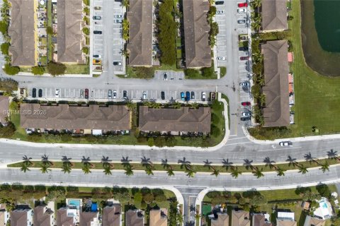 Снять в аренду таунхаус в Катлер-Бей, Флорида 2 спальни, 135.45м2, № 2058223 - фото 30