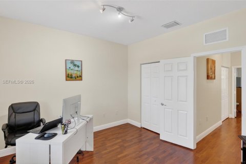 Снять в аренду таунхаус в Катлер-Бей, Флорида 2 спальни, 135.45м2, № 2058223 - фото 18