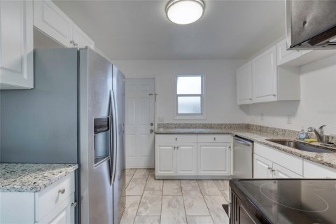 House in Daytona Beach, Florida 3 bedrooms, 92.9 sq.m. № 2229297 - photo 11