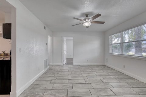 House in Daytona Beach, Florida 3 bedrooms, 92.9 sq.m. № 2229297 - photo 8