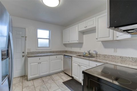 House in Daytona Beach, Florida 3 bedrooms, 92.9 sq.m. № 2229297 - photo 10