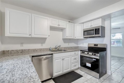 House in Daytona Beach, Florida 3 bedrooms, 92.9 sq.m. № 2229297 - photo 12