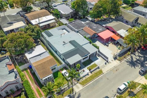 Casa en venta en Miami, Florida, 4 dormitorios, 221.01 m2 № 1705993 - foto 6