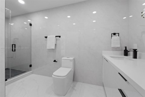 Casa en venta en Miami, Florida, 4 dormitorios, 221.01 m2 № 1705993 - foto 28