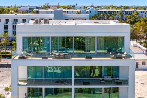 Кондоминиум с 3 спальнями в Делрей-Бич, Флорида № 2036258