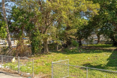 Immobilier commercial à vendre à Miami, Floride № 2004459 - photo 1