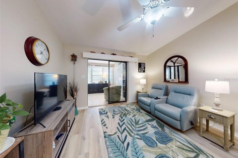 Condo in DeBary, Florida, 2 bedrooms  № 1910873 - photo 22