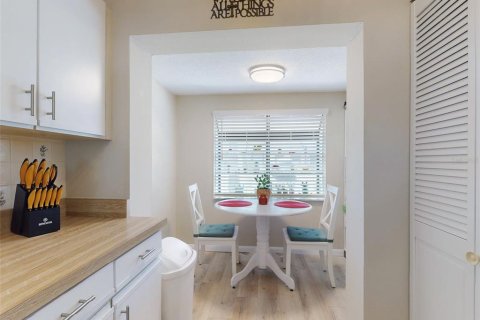 Condo in DeBary, Florida, 2 bedrooms  № 1910873 - photo 9