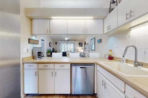 Condo in DeBary, Florida, 2 bedrooms  № 1910873 - photo 10
