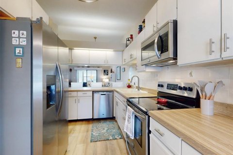 Condo in DeBary, Florida, 2 bedrooms  № 1910873 - photo 13