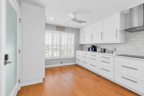 House in Bradenton Beach, Florida 4 bedrooms, 263.1 sq.m. № 2113949 - photo 6