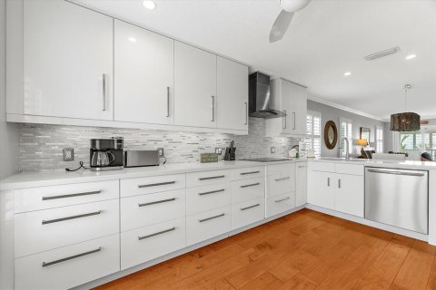 House in Bradenton Beach, Florida 4 bedrooms, 263.1 sq.m. № 2113949 - photo 8