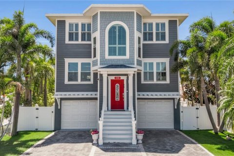 House in Bradenton Beach, Florida 4 bedrooms, 263.1 sq.m. № 2113949