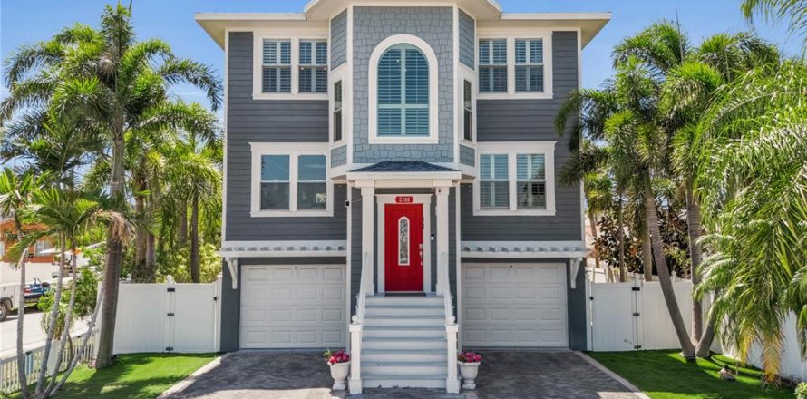 House in Bradenton Beach, Florida 4 bedrooms, 263.1 sq.m. № 2113949