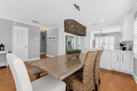 House in Bradenton Beach, Florida 4 bedrooms, 263.1 sq.m. № 2113949 - photo 17