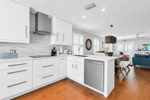House in Bradenton Beach, Florida 4 bedrooms, 263.1 sq.m. № 2113949 - photo 14