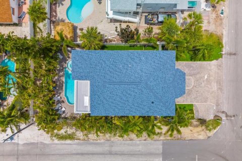 House in Bradenton Beach, Florida 4 bedrooms, 263.1 sq.m. № 2113949 - photo 5