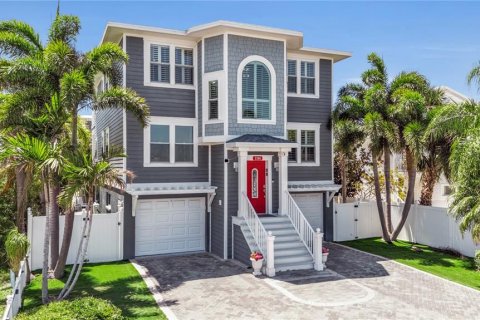 House in Bradenton Beach, Florida 4 bedrooms, 263.1 sq.m. № 2113949 - photo 2